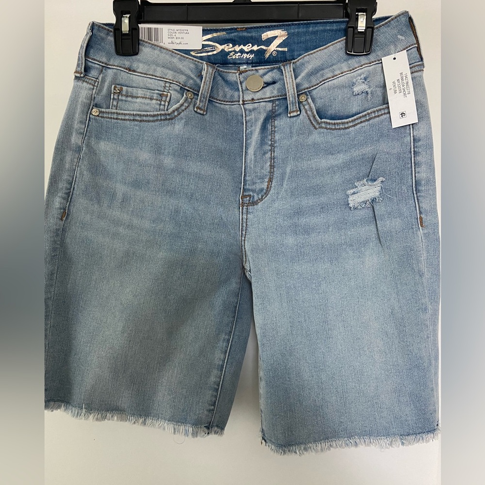 Seven7 Sunset Light Wash Bermuda Shorts Size 6  Inseam 9"